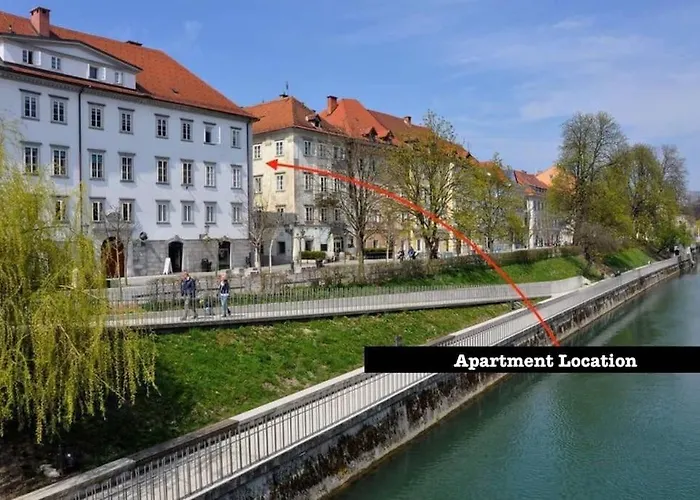 Artistic Quiet Crusader Street * 卢布尔雅那