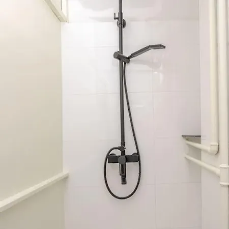 Artistic Quiet Crusader Street アパート