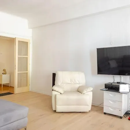 Artistic Quiet Crusader Street アパート リュブリャナ