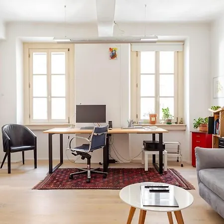 Artistic Quiet Crusader Street リュブリャナ