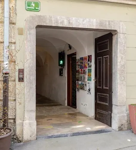 Artistic Quiet Crusader Street Lejlighed