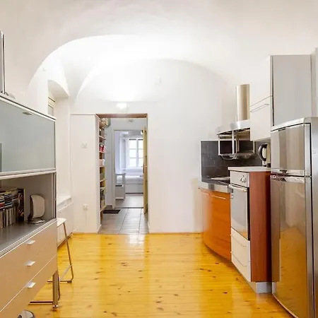 Artistic Quiet Crusader Street *